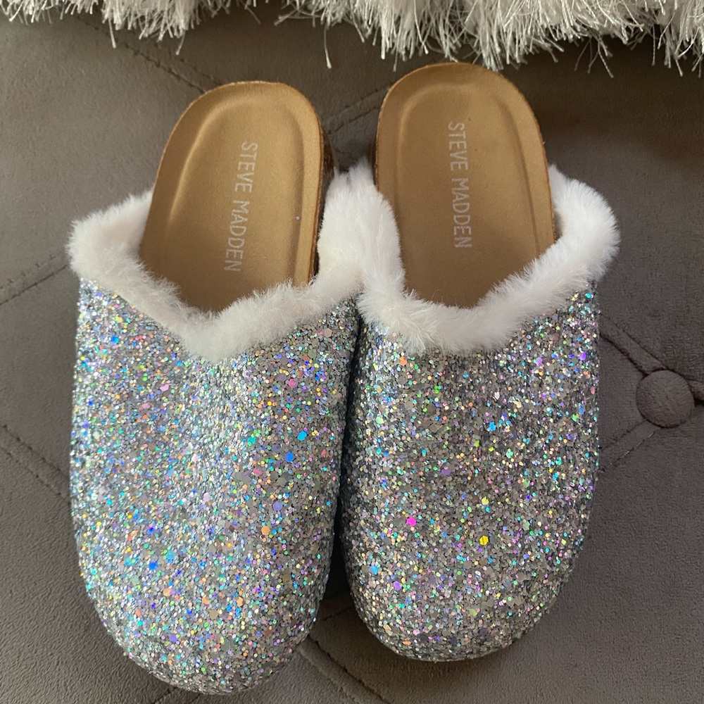 Steve Madden slides